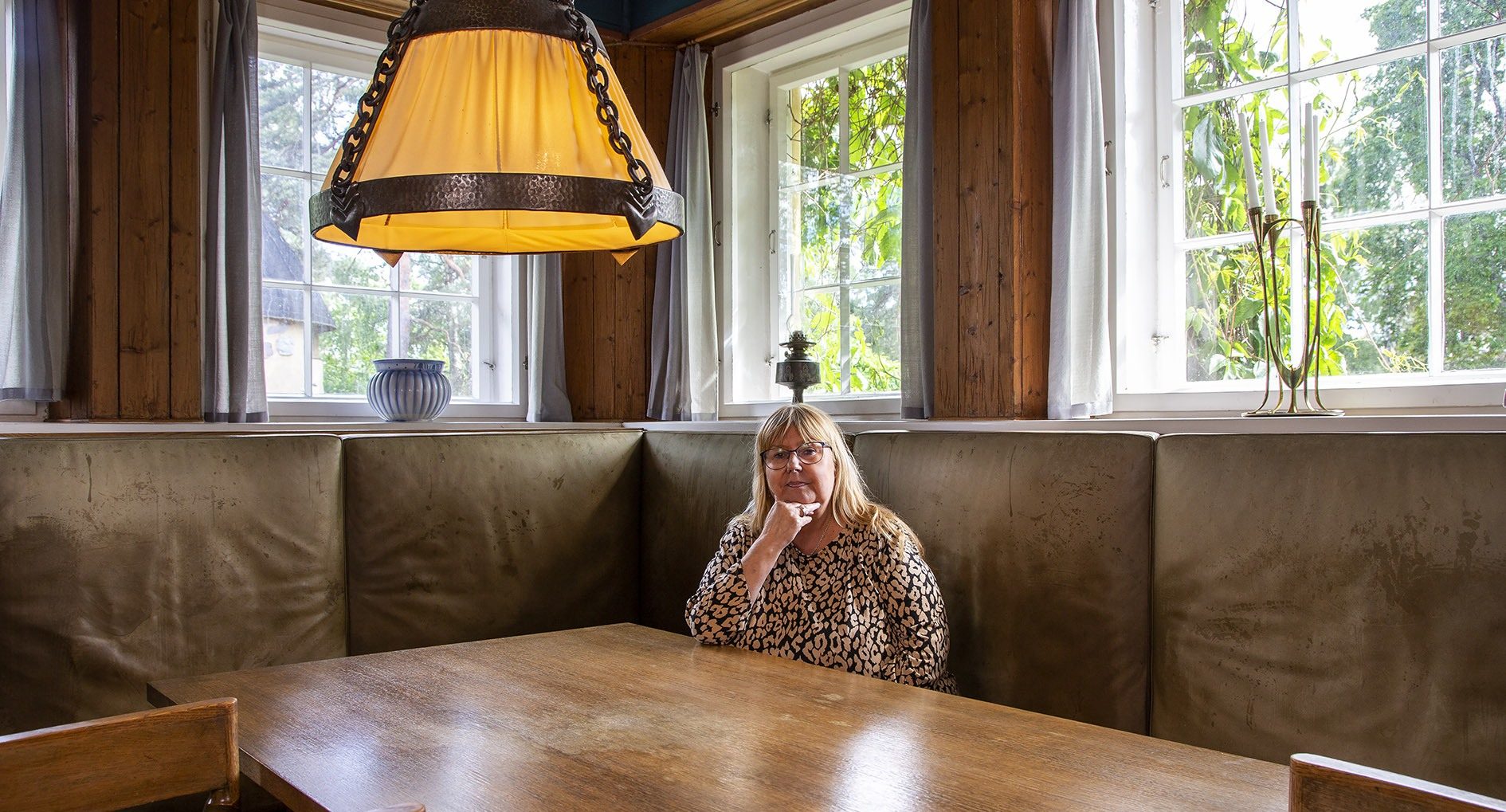V26 20 Hvitträsk Pepita Ehrnrooth Jokinen henkilökuva Hvitträskin tuvassa copy V26 20 Hvitträsk Pepita Ehrnrooth Jokinen henkilökuva Hvitträskin tuvassa copy